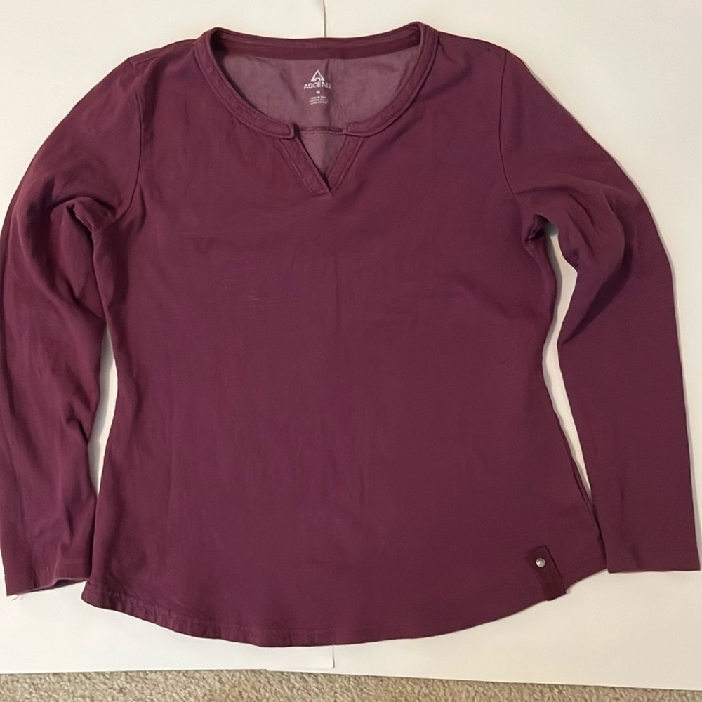 Ascend Long Sleeve Notch Neck Top Sz M Purple Activewearr Athleisure Comfort.